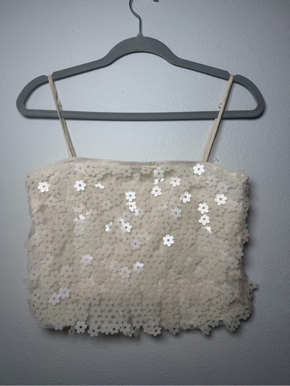 ASTR Luxoria Top Delicate Ivory Sequin Floral Camisole Top Size S - Picture 2 of 10